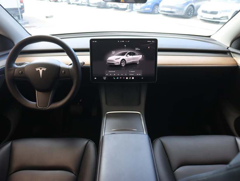 Tesla Model Y, 2022