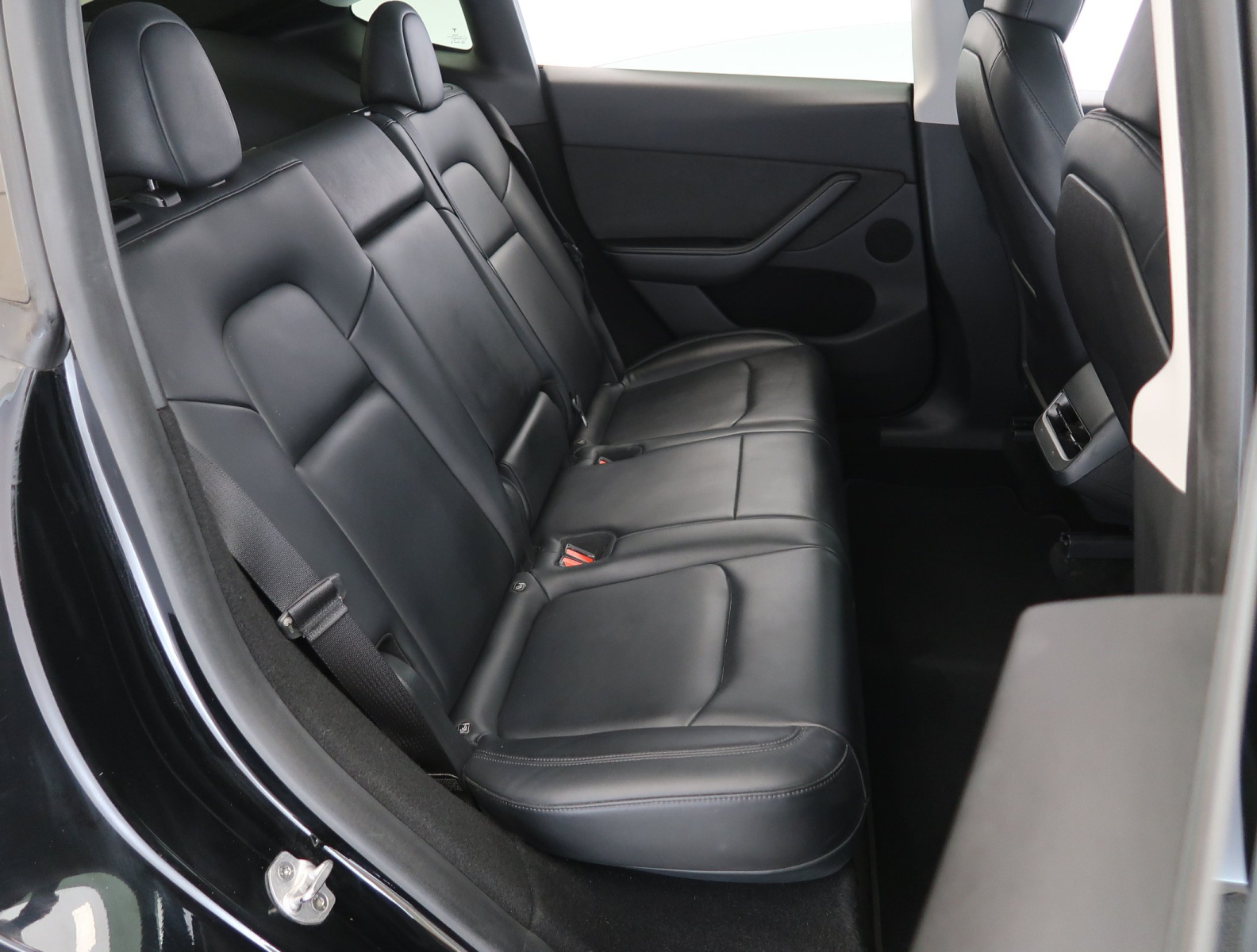 Tesla Model Y Long Range AWD – fotografie 13