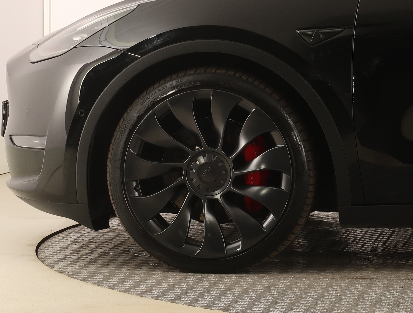 Tesla Model Y Long Range AWD – fotografie 20