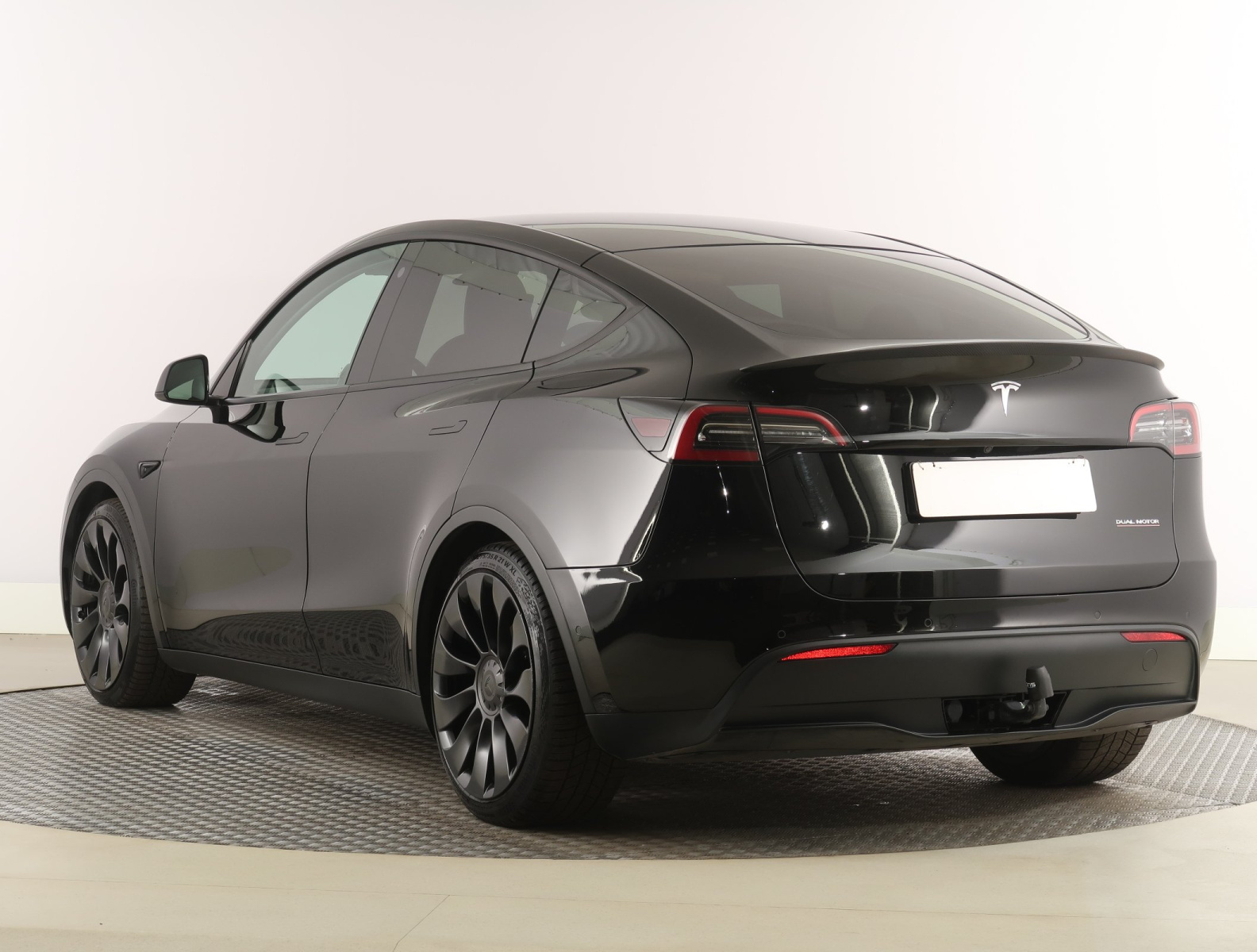 Tesla Model Y Long Range AWD – fotografie 5