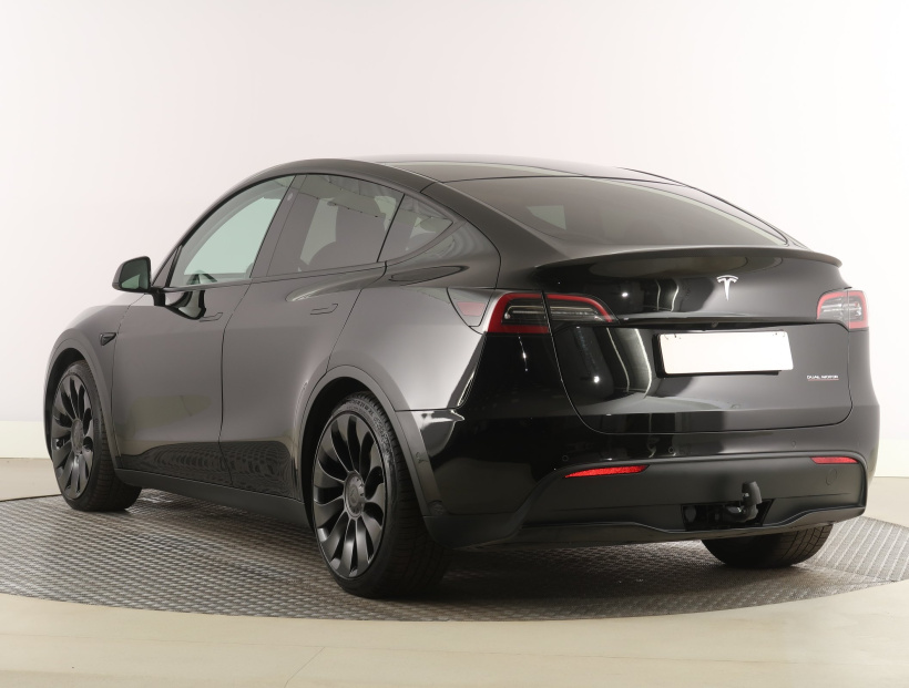 Tesla Model Y, 2022