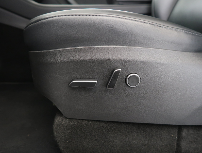 Tesla Model Y, 2022