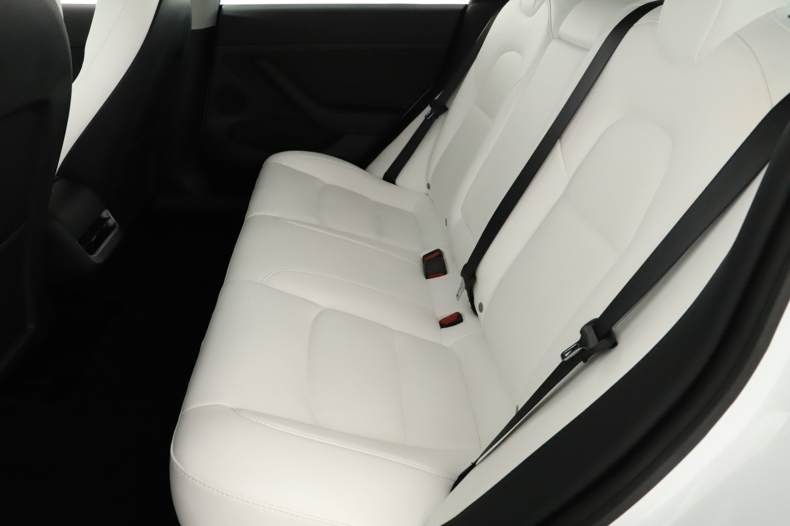 Tesla Model 3 Long Range AWD – fotografie 12