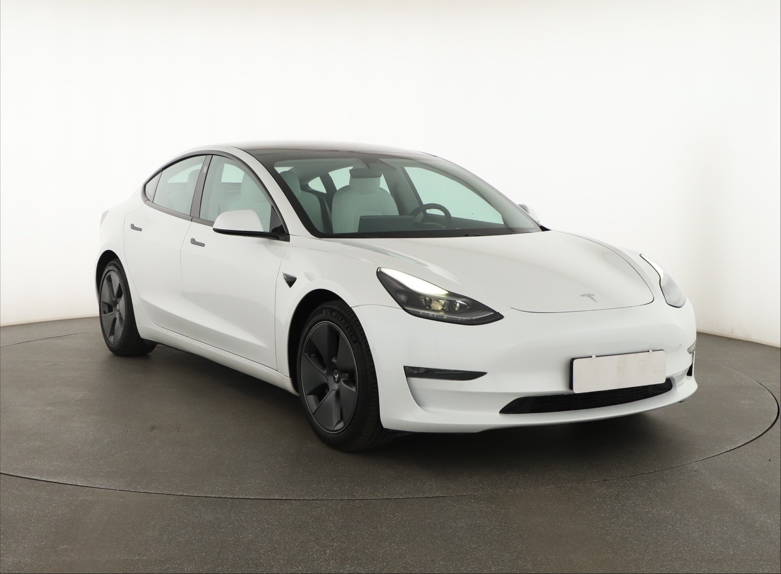 Tesla Model 3 Long Range AWD – fotografie 1