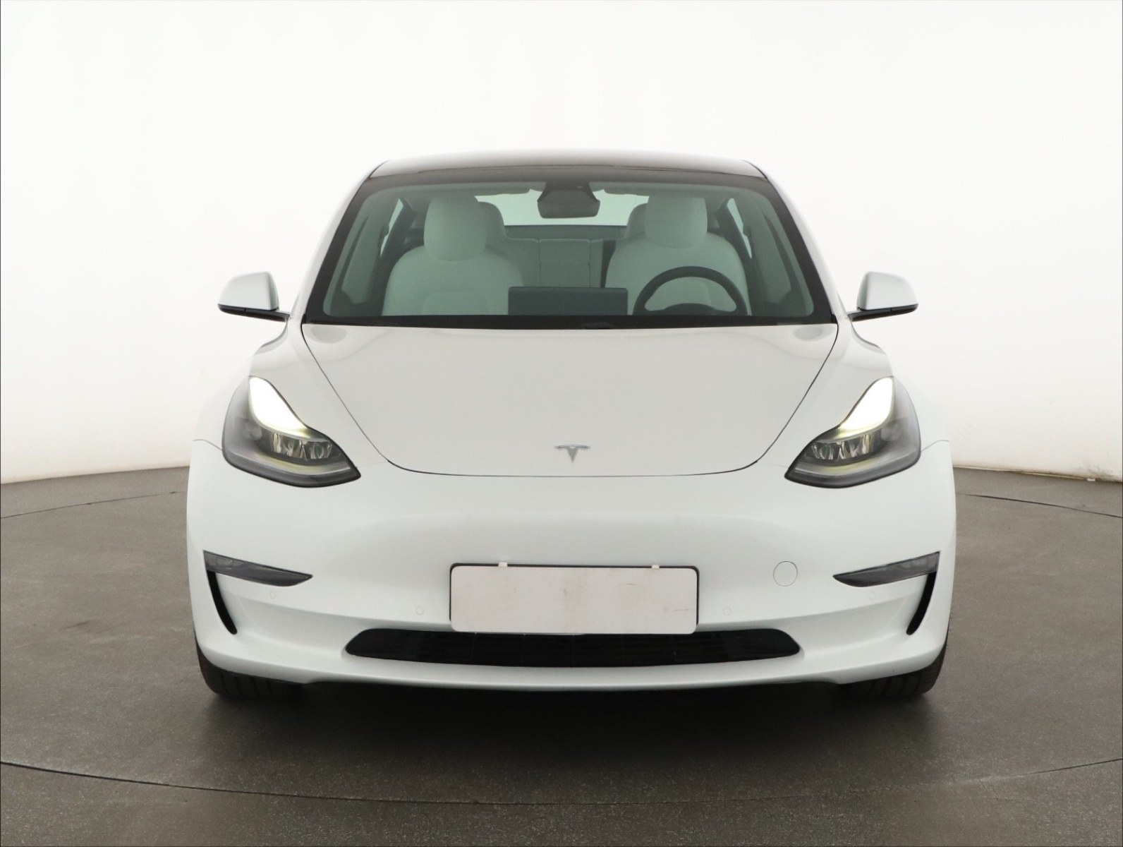 Tesla Model 3 Long Range AWD – fotografie 2
