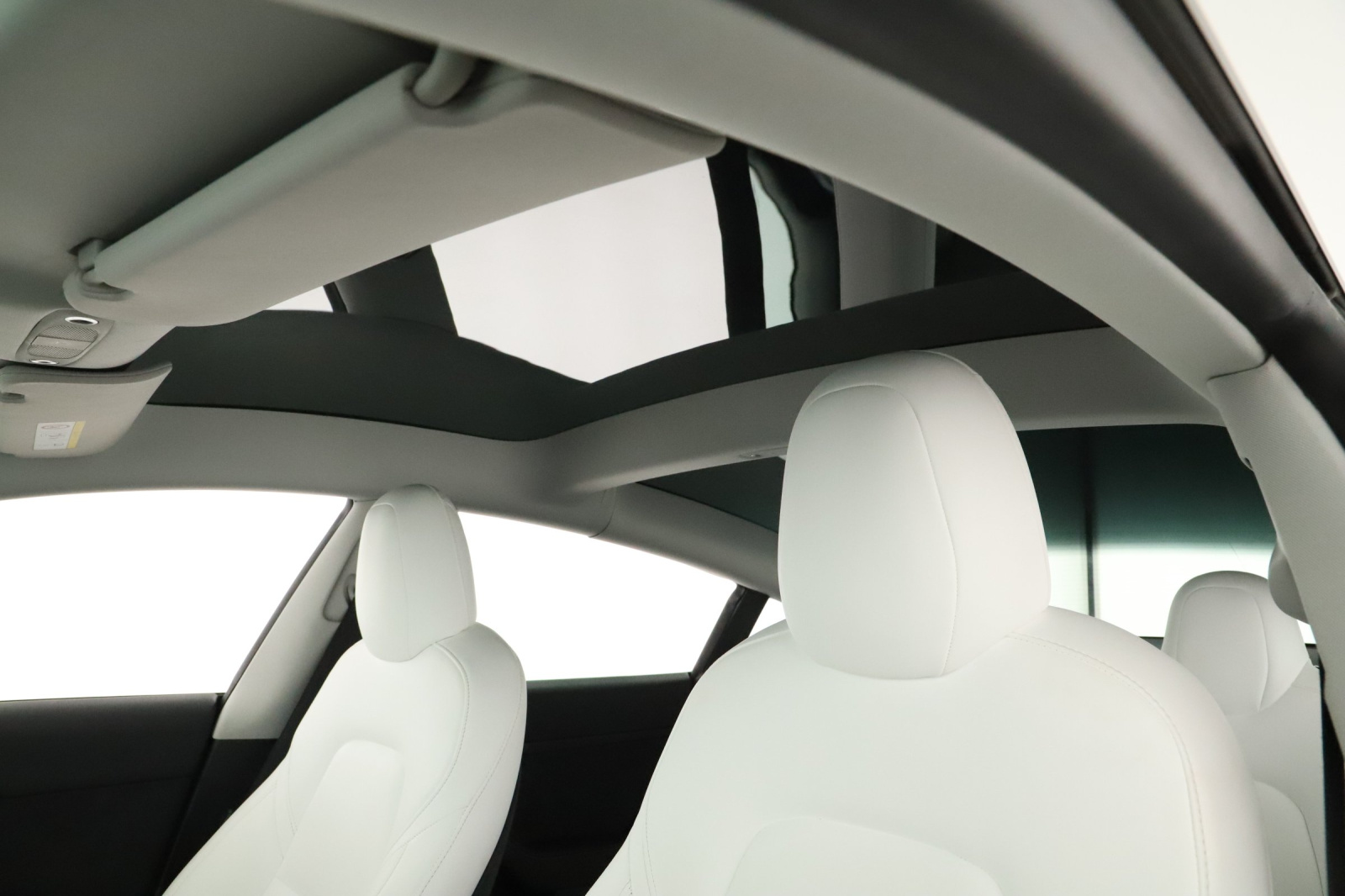 Tesla Model 3 Long Range AWD – fotografie 19