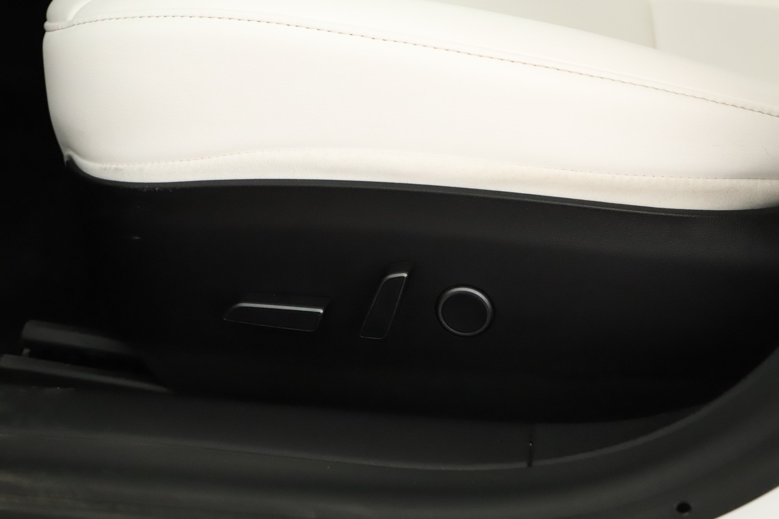 Tesla Model 3 Long Range AWD – fotografie 27