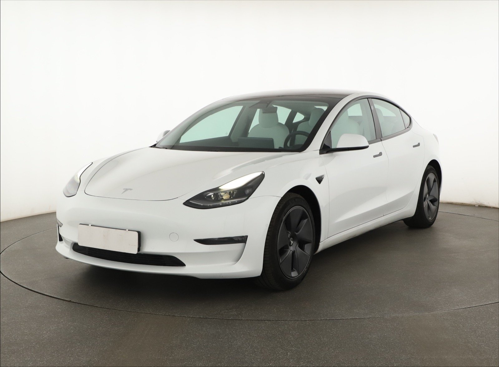 Tesla Model 3 Long Range AWD – fotografie 3