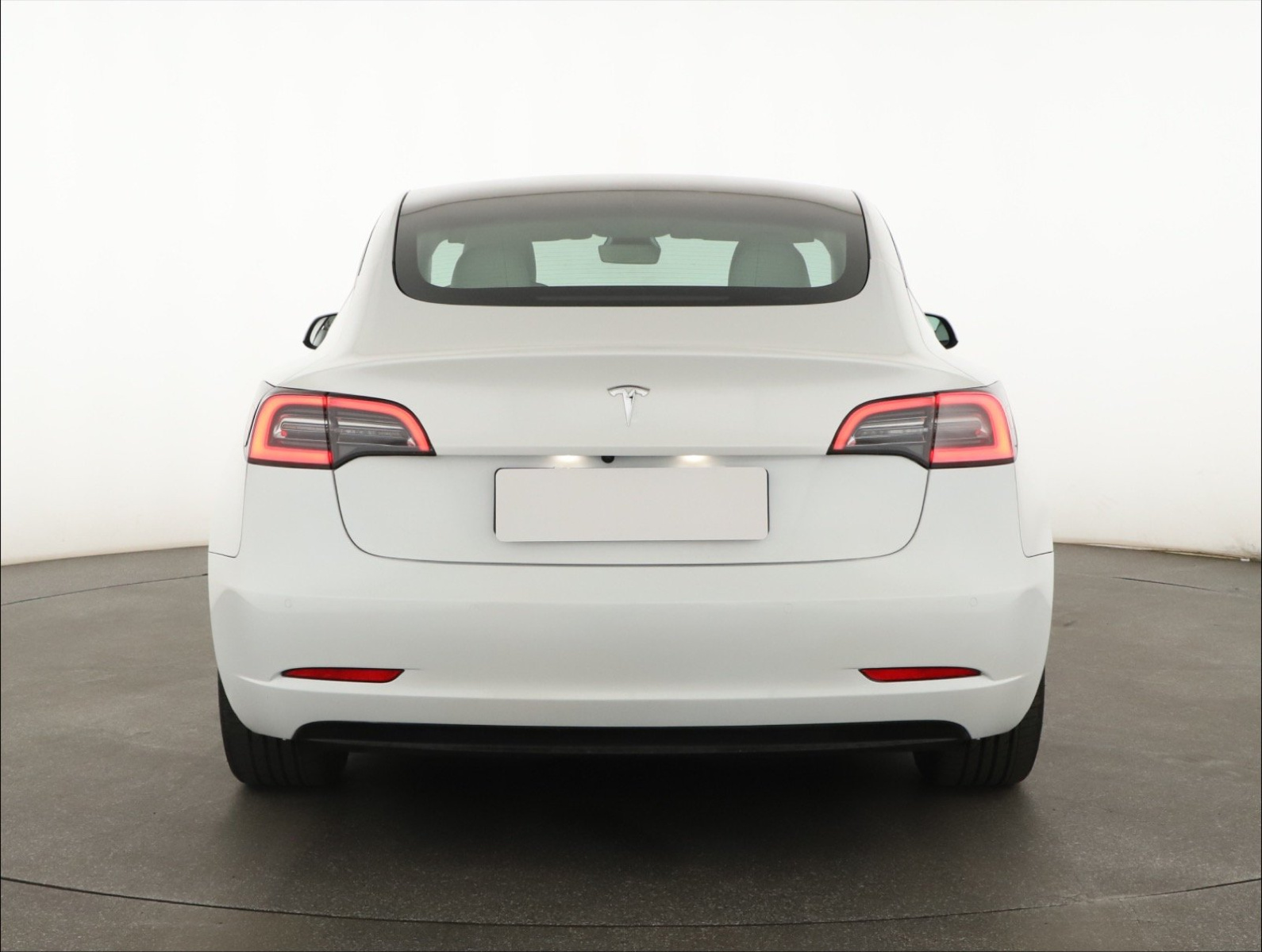 Tesla Model 3 Long Range AWD – fotografie 6