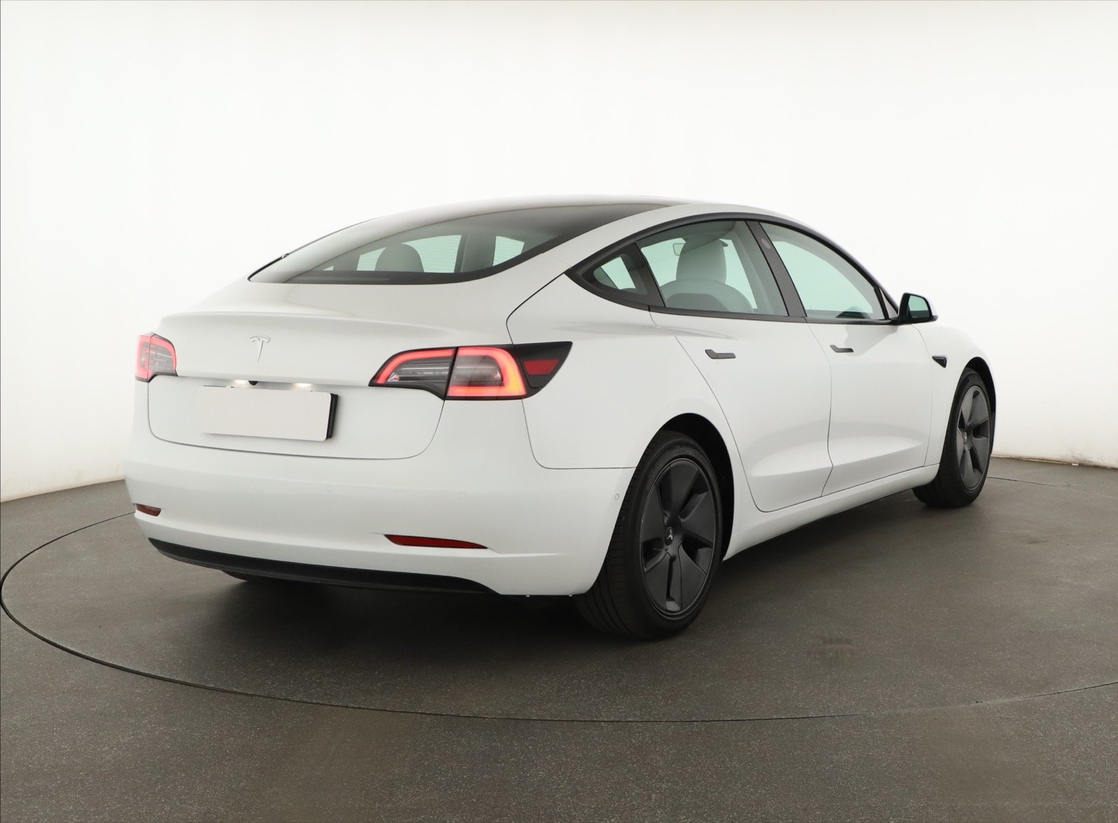 Tesla Model 3 Long Range AWD – fotografie 7