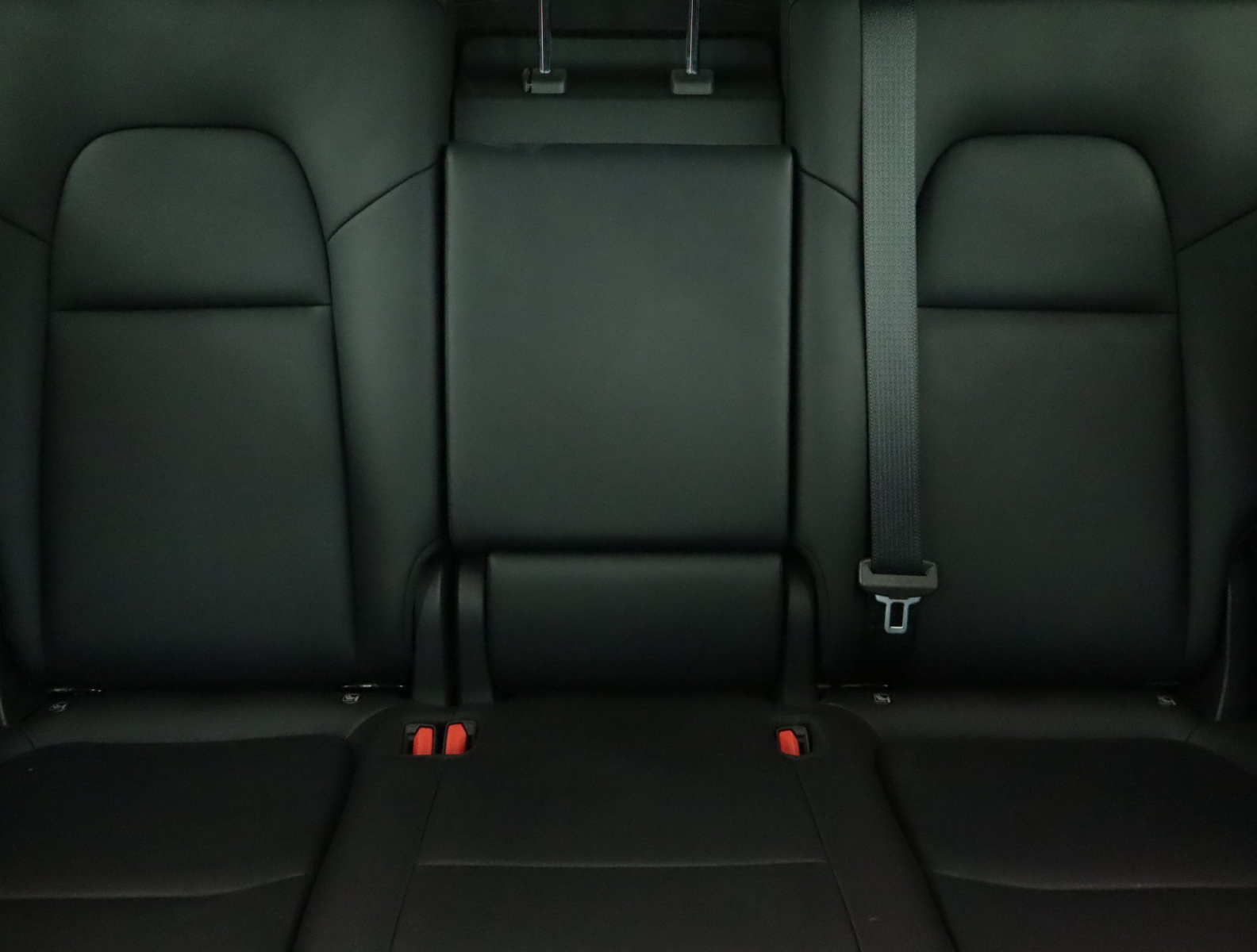 Tesla Model Y Long Range AWD – fotografie 14