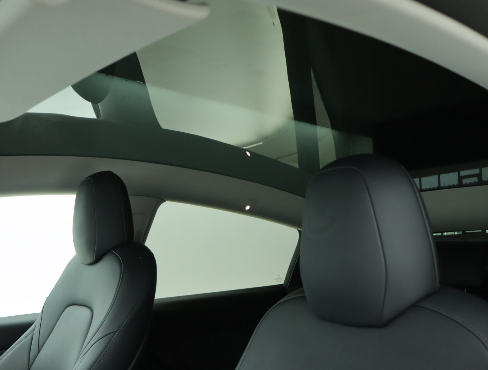 Tesla Model Y Long Range AWD – fotografie 23