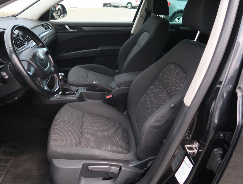 Škoda Superb, 2011