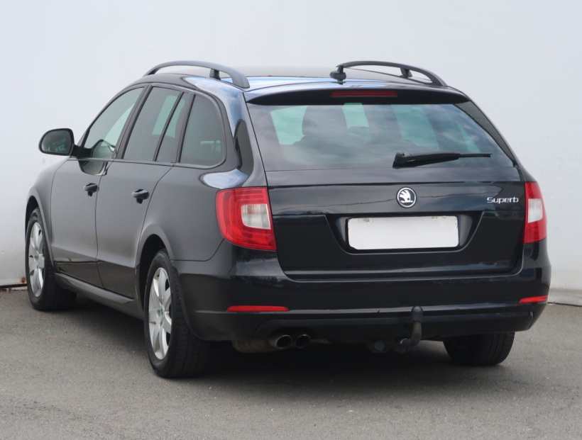 Škoda Superb, 2011
