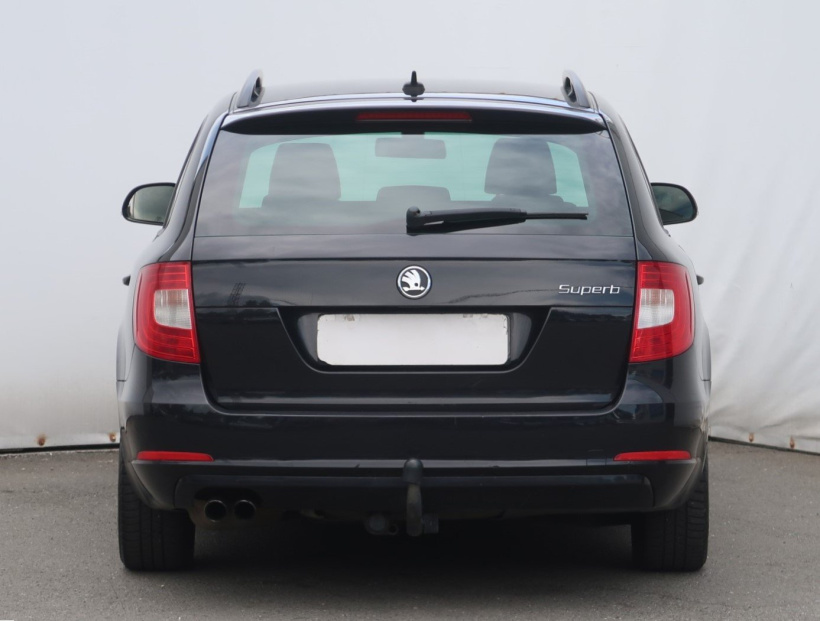 Škoda Superb, 2011