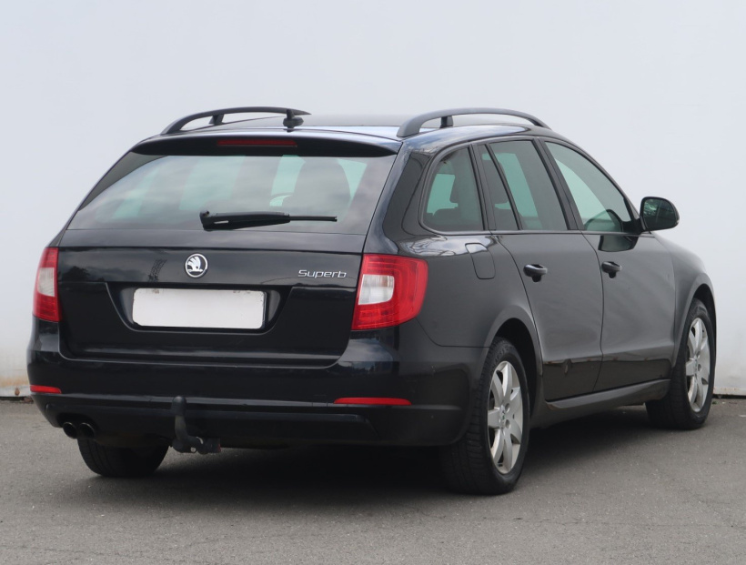 Škoda Superb, 2011