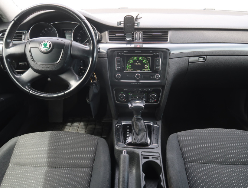 Škoda Superb, 2011