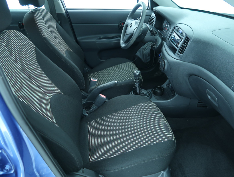 Hyundai Accent, 2011