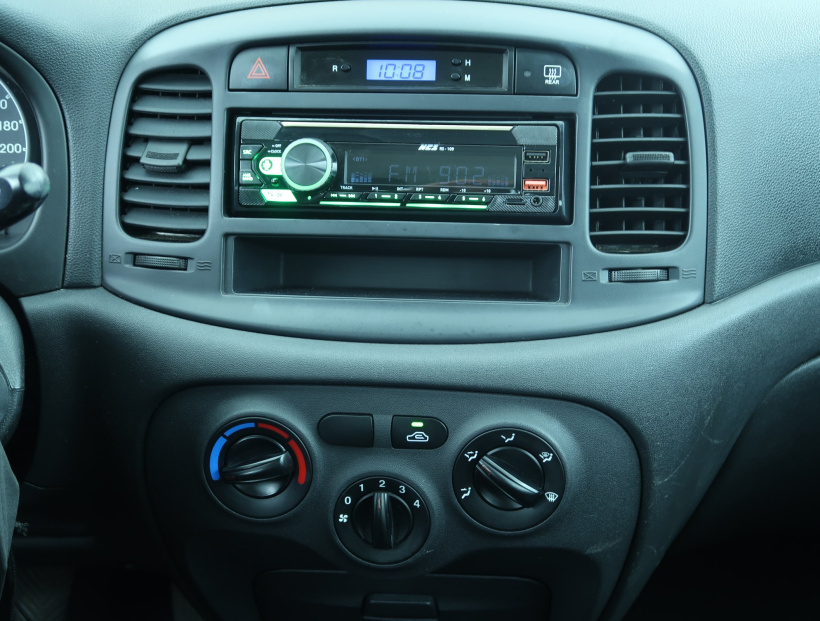Hyundai Accent, 2011