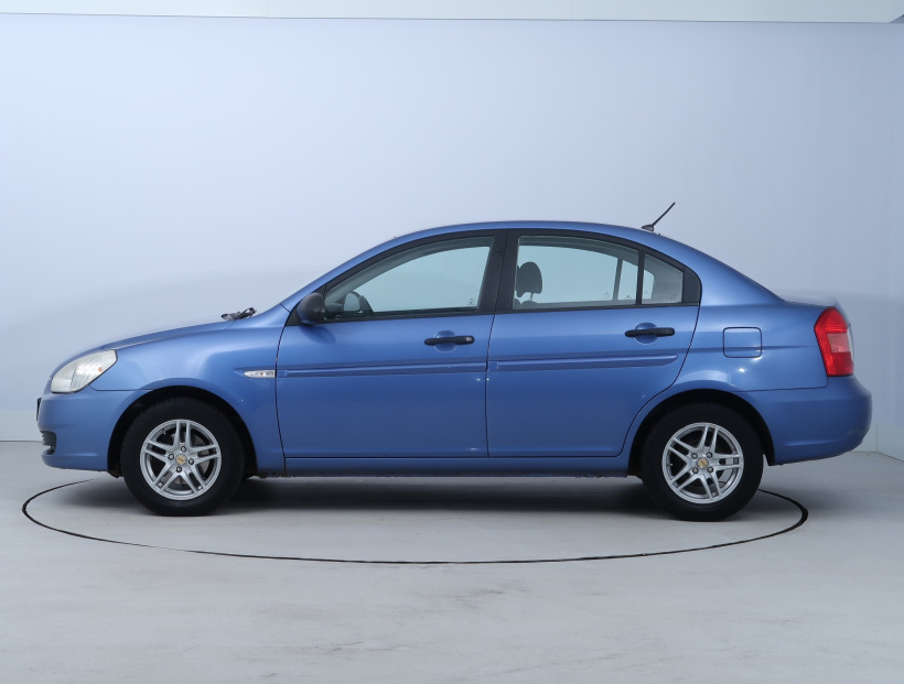 Hyundai Accent, 2011