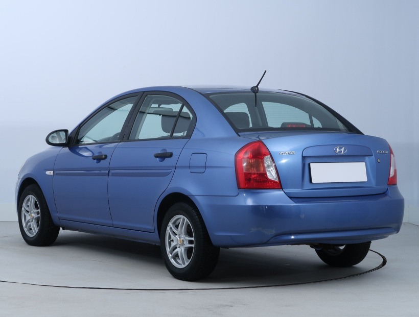 Hyundai Accent, 2011