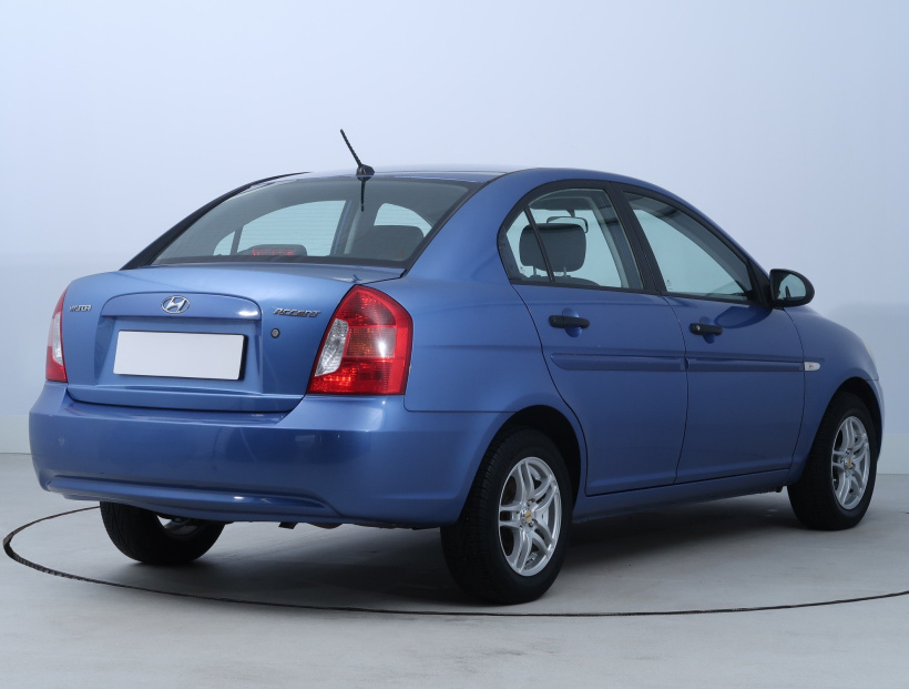 Hyundai Accent, 2011