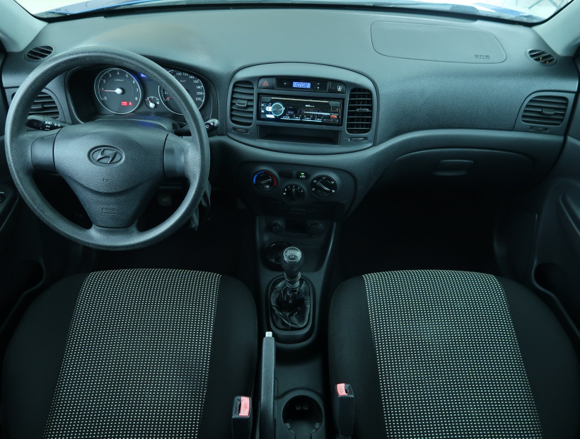 Hyundai Accent, 2011