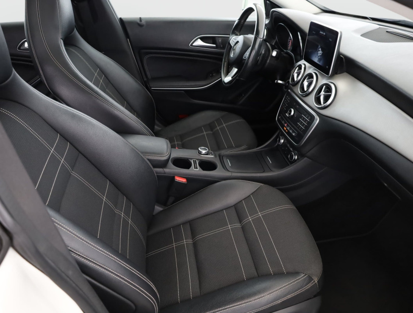 Mercedes-Benz CLA, 2015