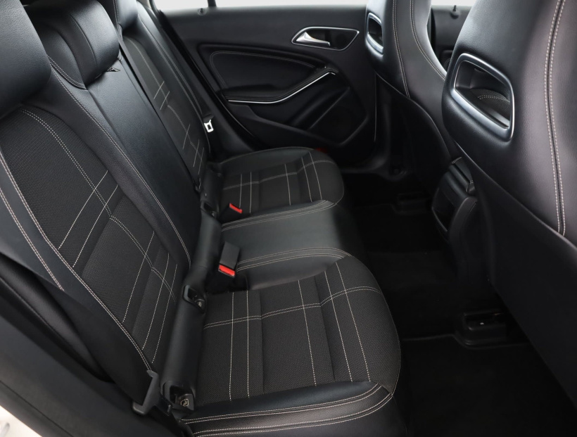 Mercedes-Benz CLA, 2015