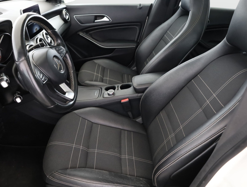 Mercedes-Benz CLA, 2015