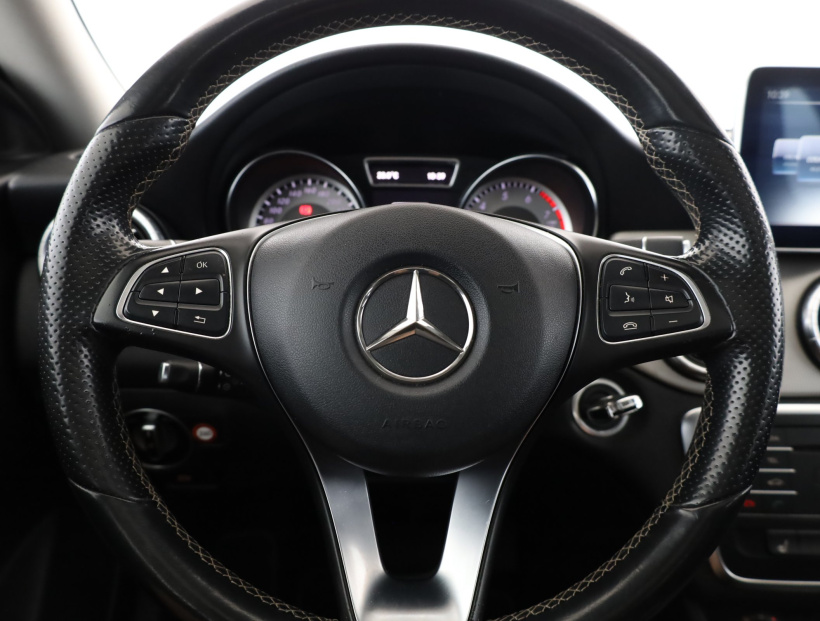 Mercedes-Benz CLA, 2015