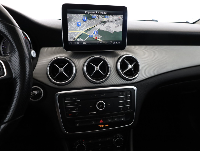 Mercedes-Benz CLA, 2015