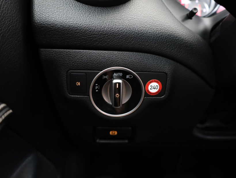 Mercedes-Benz CLA, 2015