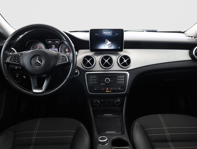 Mercedes-Benz CLA, 2015