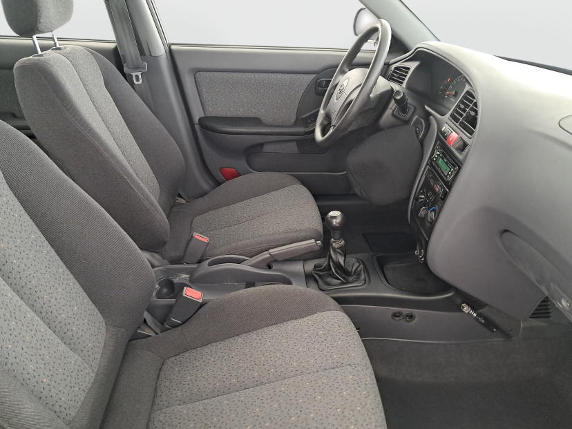 Hyundai Elantra, 2003