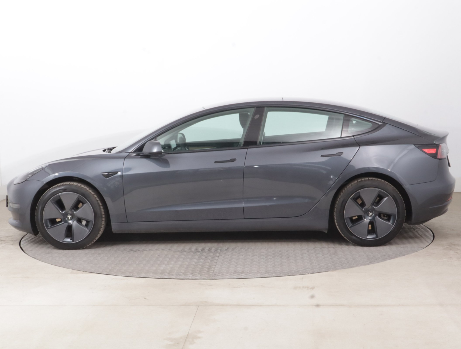 Tesla Model 3 Long Range RWD – fotografie 4