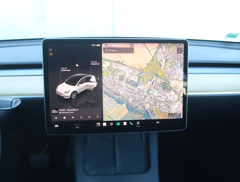 Tesla Model Y, 2022