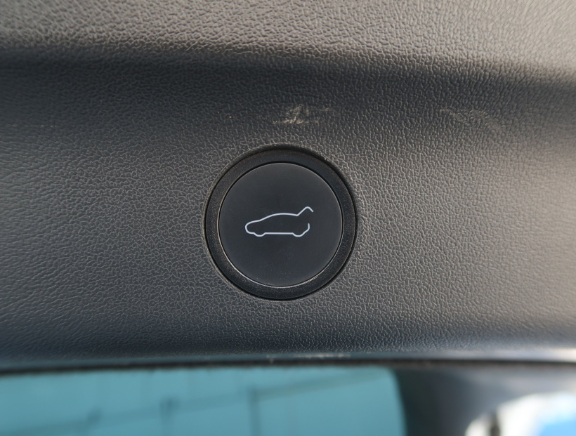 Tesla Model Y, 2022