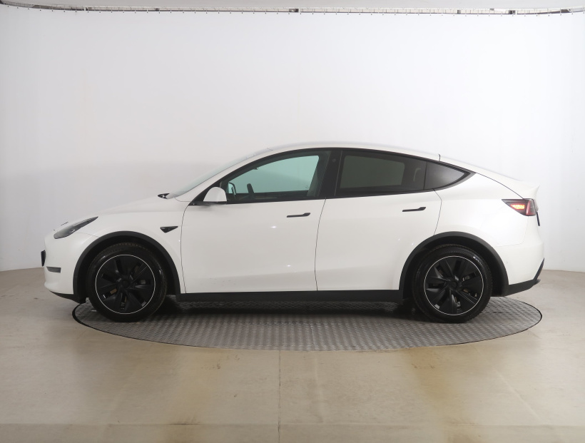 Tesla Model Y, 2022