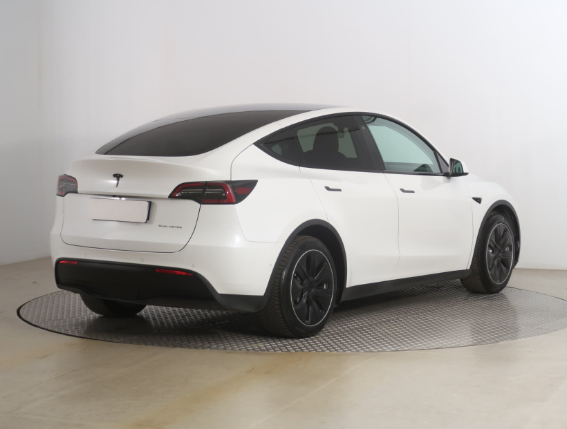Tesla Model Y, 2022