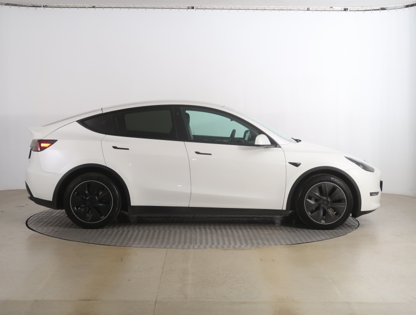 Tesla Model Y, 2022