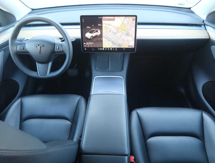 Tesla Model Y, 2022