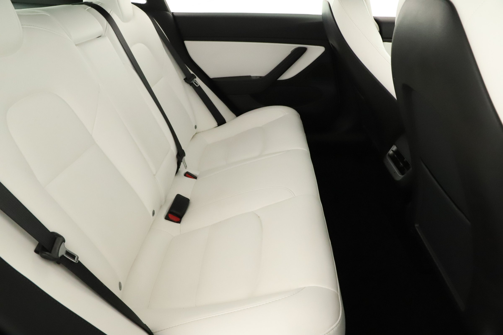 Tesla Model 3 Long Range AWD – fotografie 10