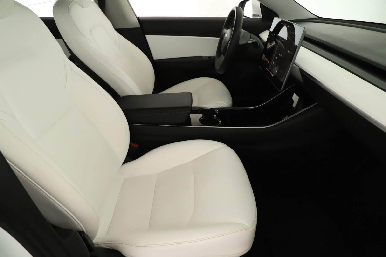 Tesla Model 3 Long Range AWD – fotografie 11