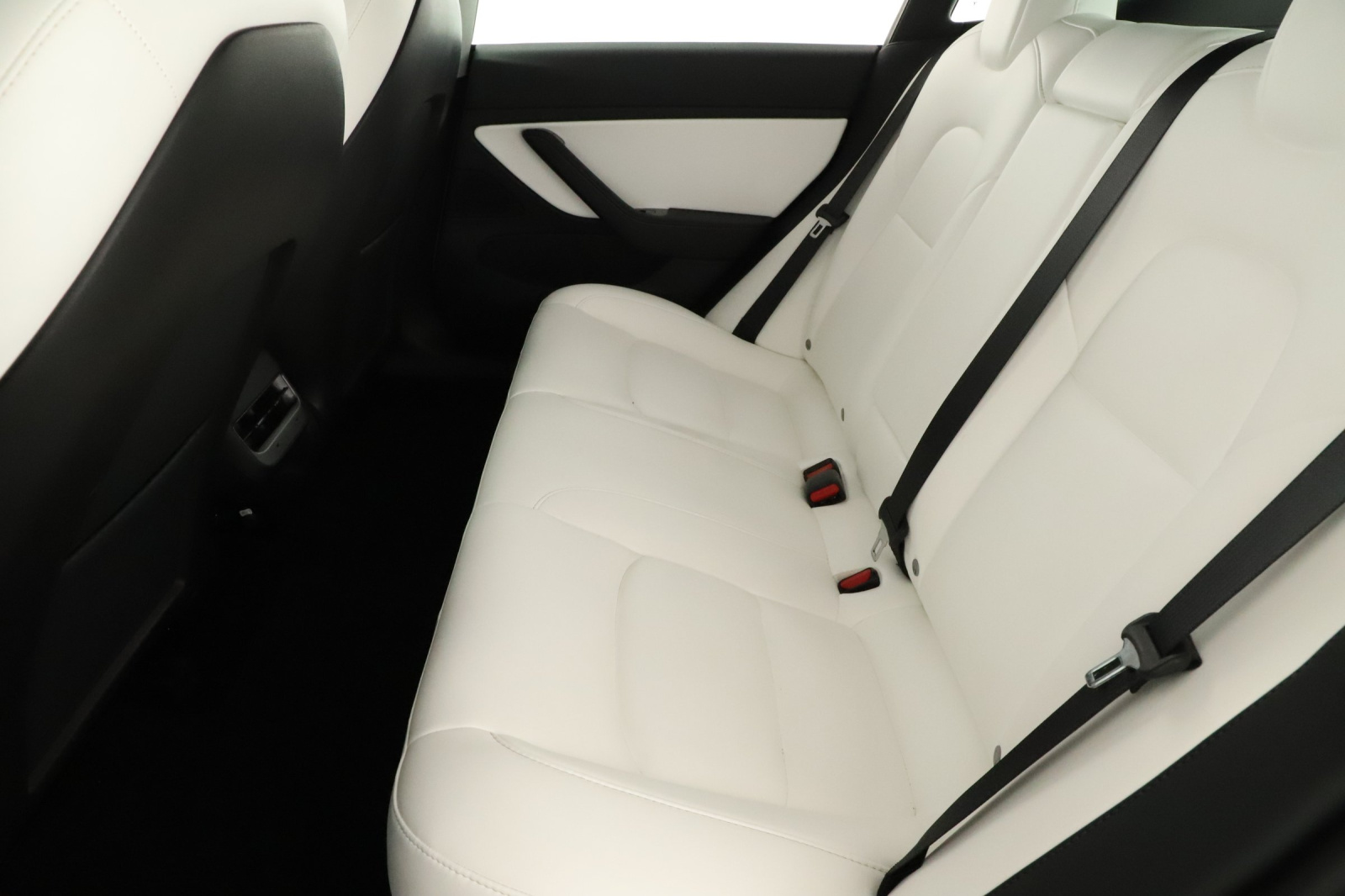 Tesla Model 3 Long Range AWD – fotografie 12