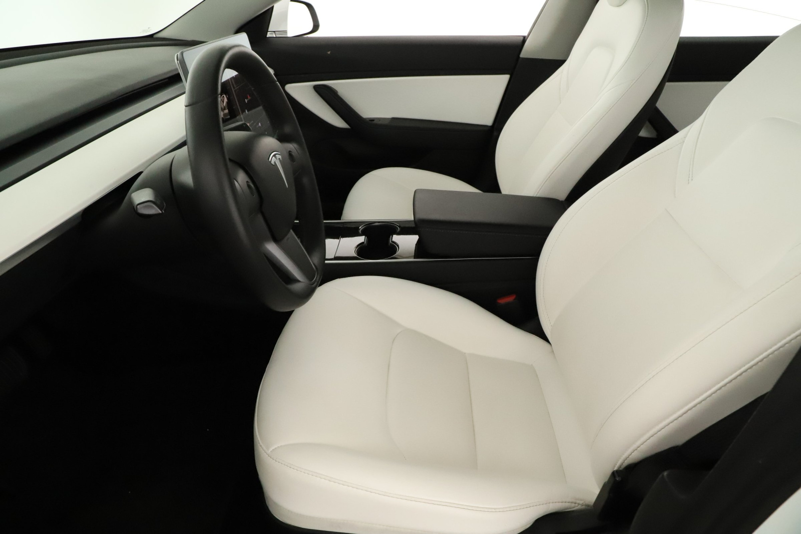 Tesla Model 3 Long Range AWD – fotografie 13