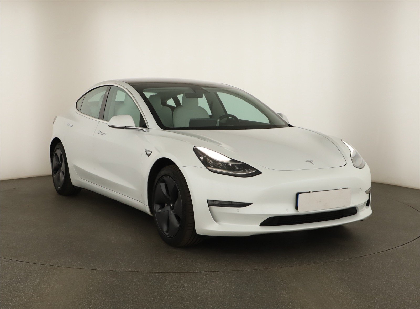 Tesla Model 3 Long Range AWD – fotografie 1