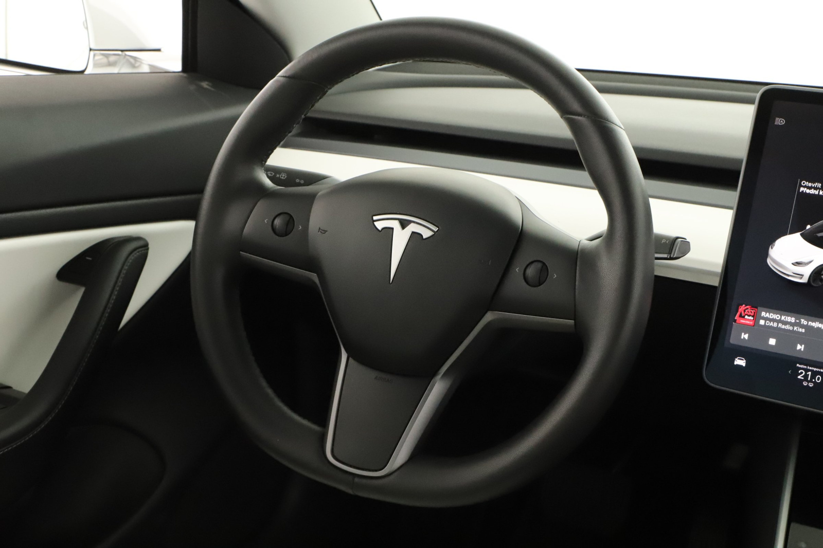Tesla Model 3 Long Range AWD – fotografie 14