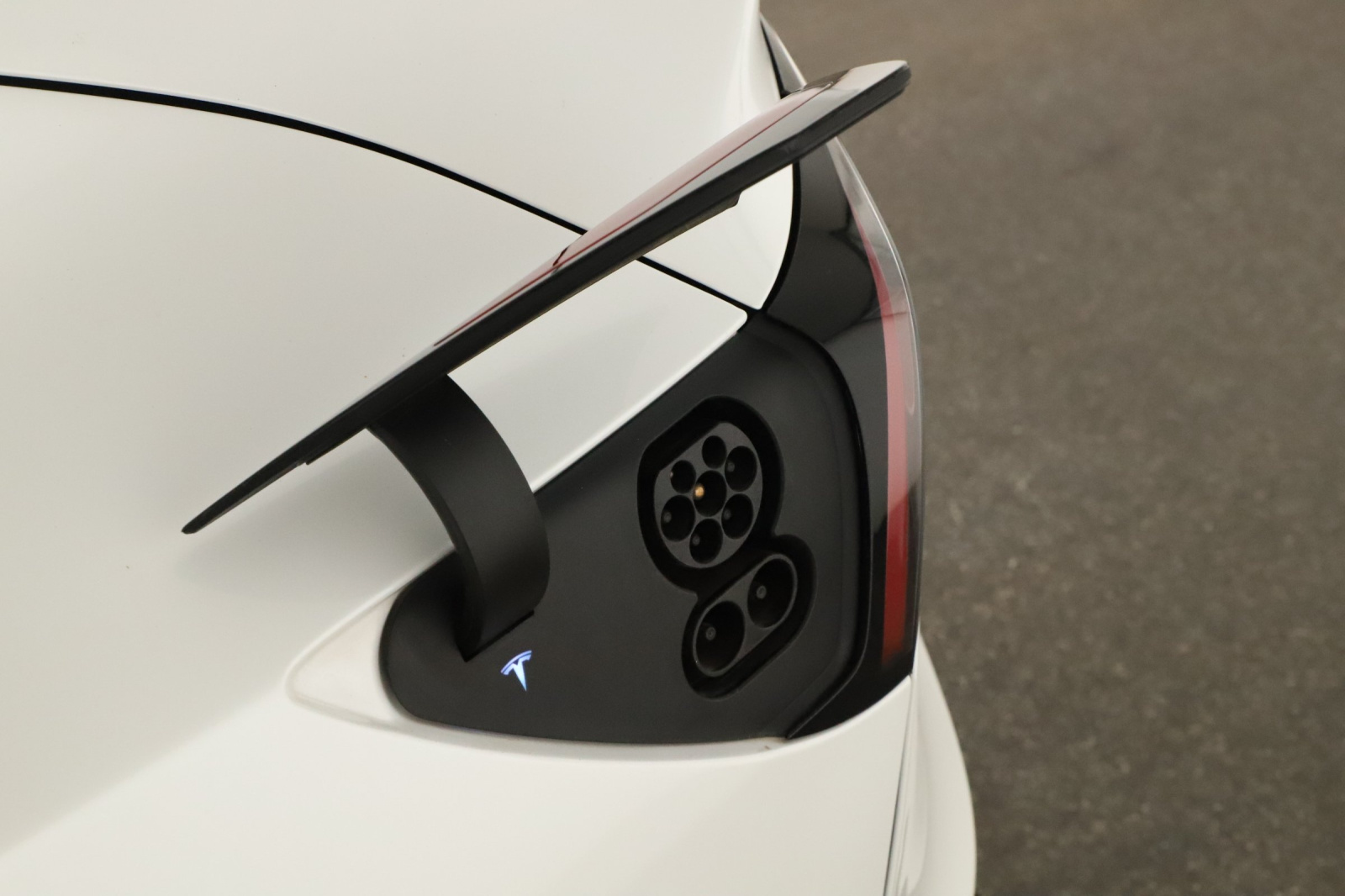 Tesla Model 3 Long Range AWD – fotografie 15