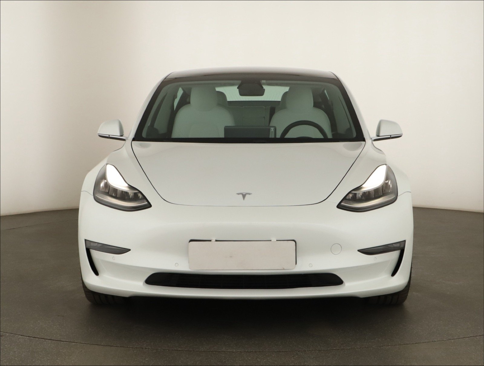 Tesla Model 3 Long Range AWD – fotografie 2